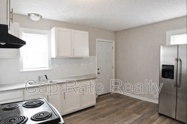 Building Photo - 1111 E 22nd Ave