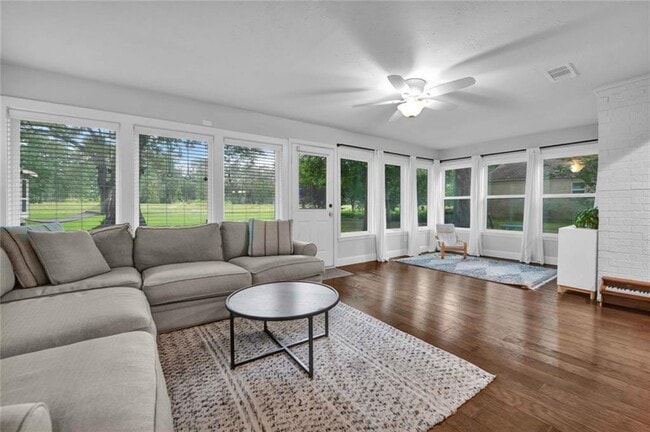 Building Photo - 1606 Chestnut Ridge Rd