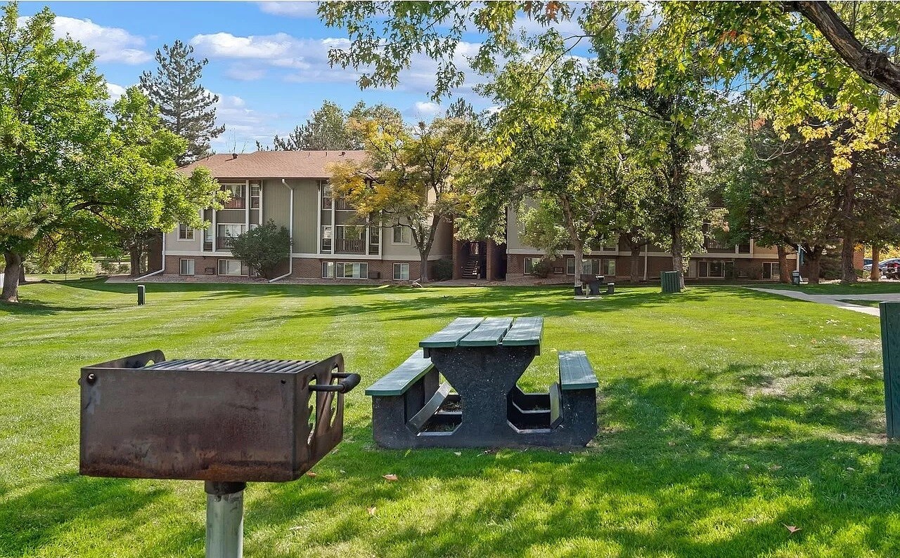 Building Photo - 860 W Moorhead Cir