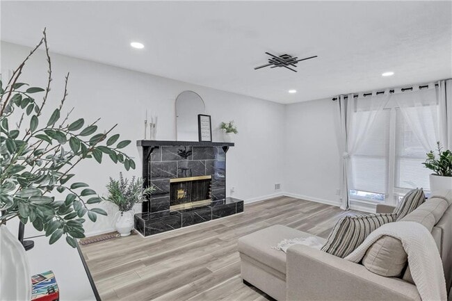 Building Photo - 175 Hunters Glen