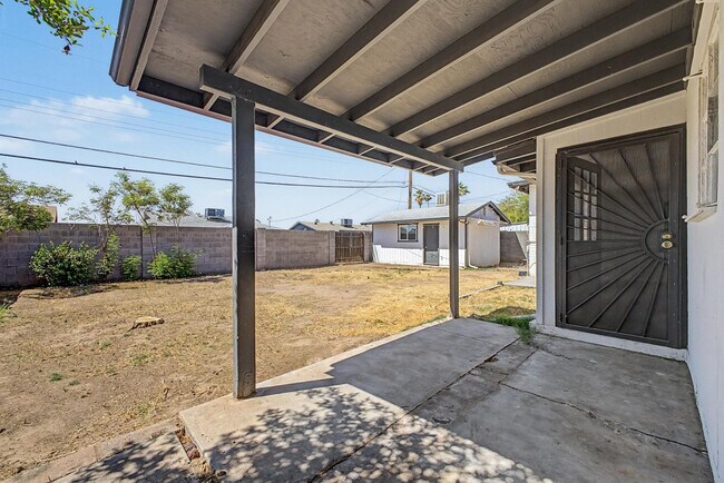 Building Photo - 3519 W Orchid Ln