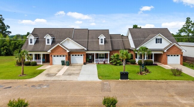 Building Photo - Luxury Townhouse - Outdoor Oasis