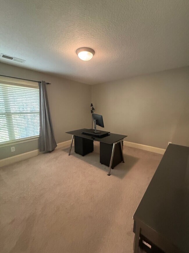 Building Photo - Elegant Full-Brick Estate 4 bedroom/2.5 bathroom