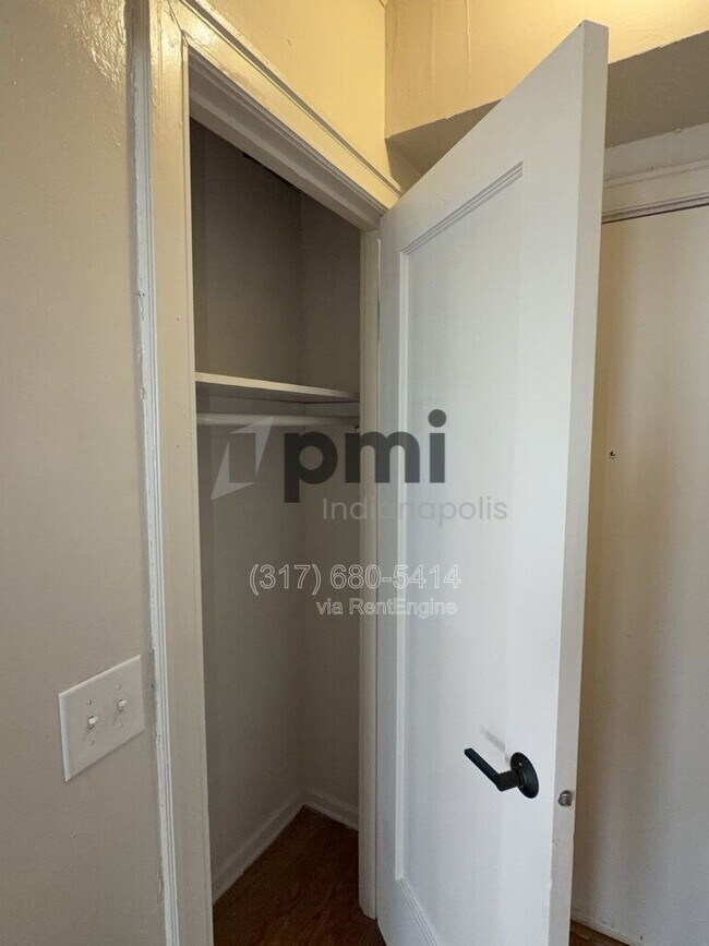 Building Photo - 1 W 28th St