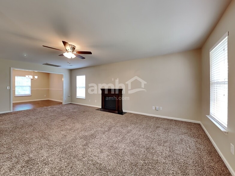 Building Photo - 417 Green Park Ln