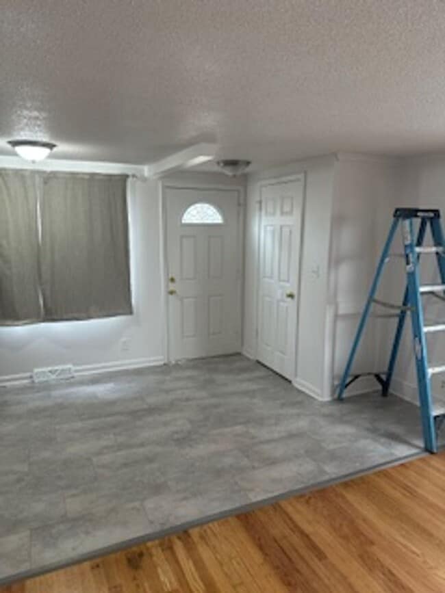 Building Photo - Welcome Home! Beautiful 4 Bedroom 2 Bath Home in Kansas City, MO