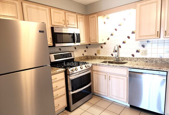Kitchen Appliances - 88 Beacon St, Unit 9