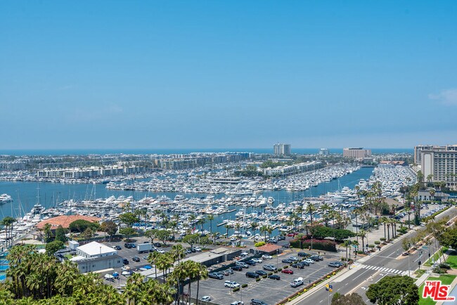 Building Photo - 13600 Marina Pointe Dr