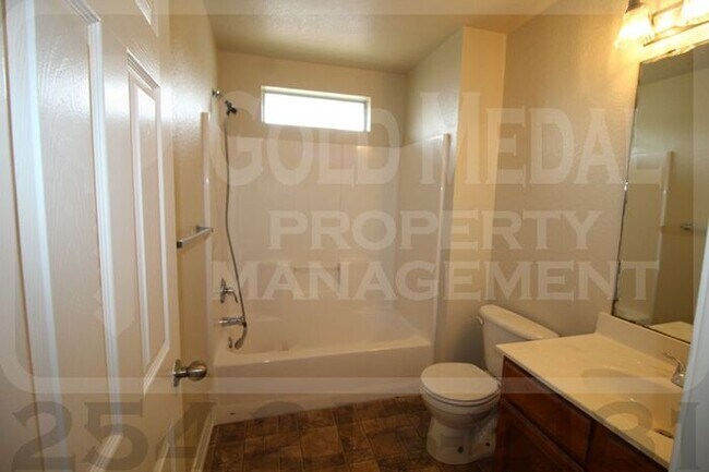 Building Photo - 4008 Cambridge Dr