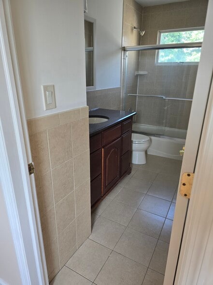 29 - Second Floor Full Bathroom - 100 5th Ave