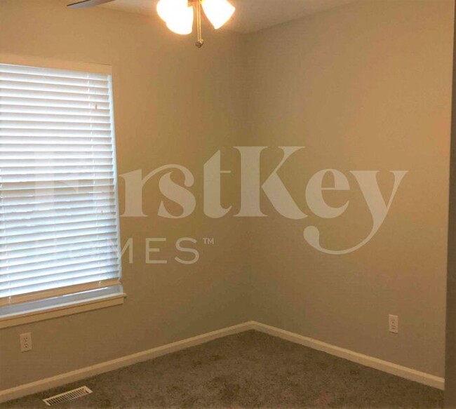Building Photo - 1707 Brent Ln