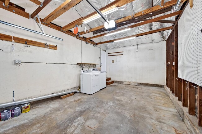 Building Photo - 4913 Premiere Ave