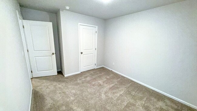 Building Photo - Lovely 4-Bedroom Home Near Ivanhoe Park / ...