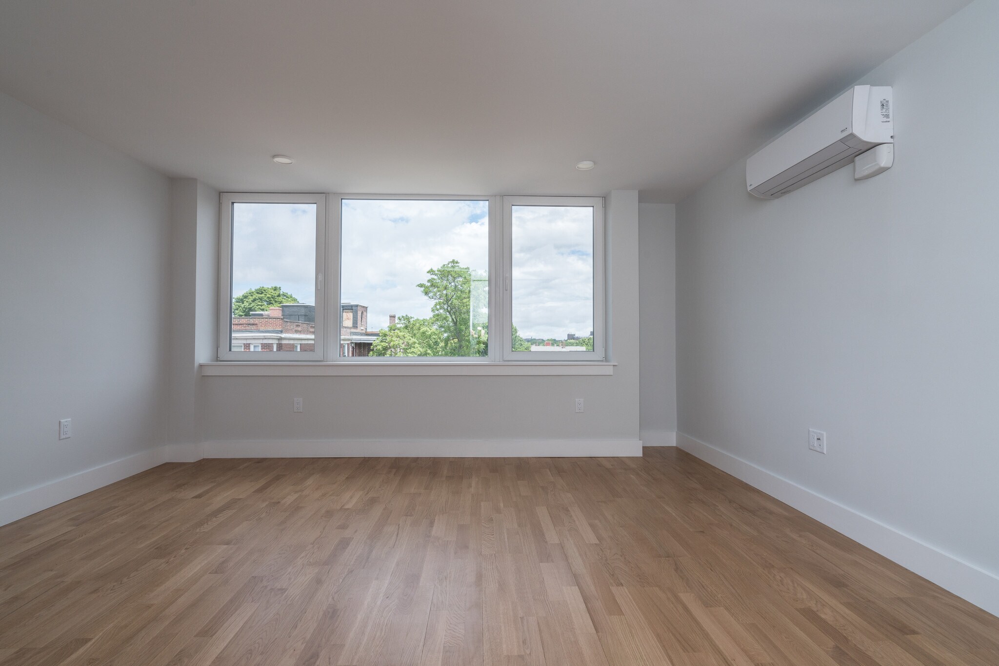 Building Photo - 334 Harvard St