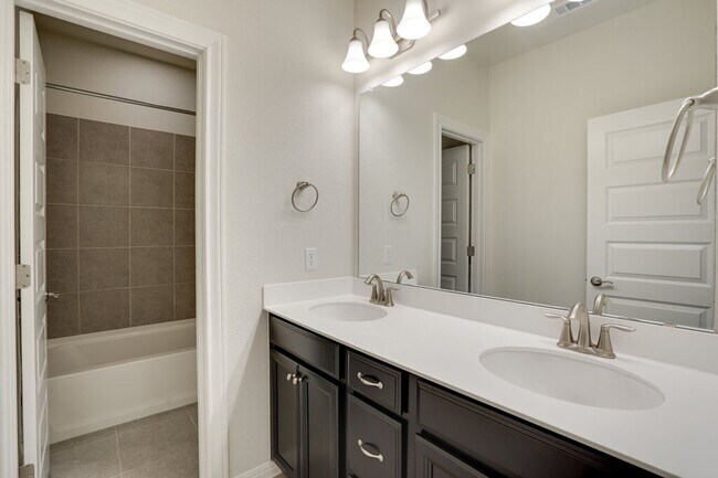Building Photo - 16005 Axehandle Trl