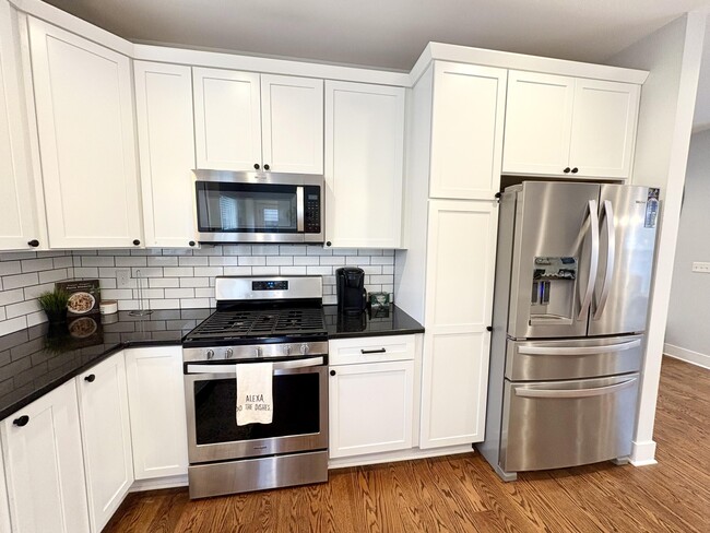 Building Photo - 718 N Alexander Ave