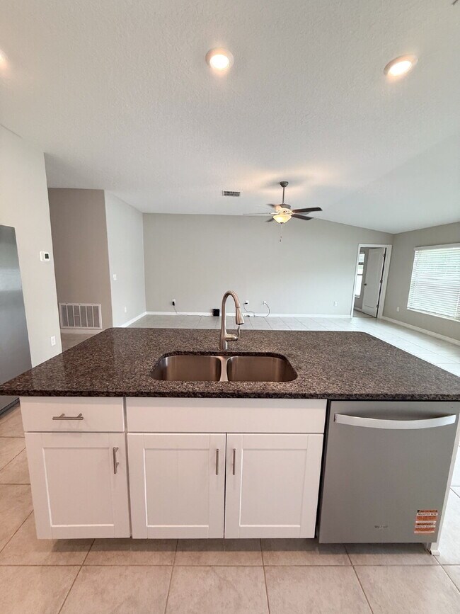 Building Photo - LIKE NEW 4-Bedroom, 2 Bath home in Triple ...