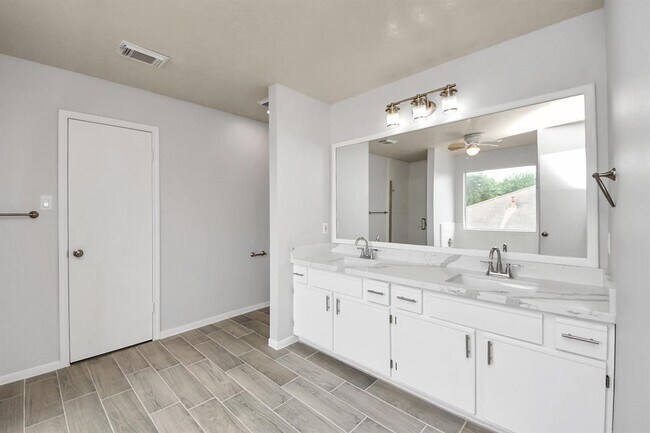 Building Photo - 4310 Lucas Trace Ct