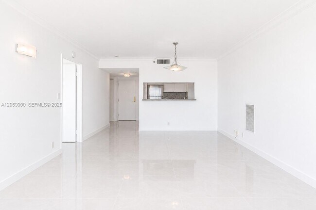 Building Photo - 7601 E Treasure Dr