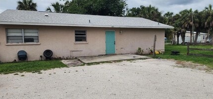Building Photo - 1821 Los Pinos Rd