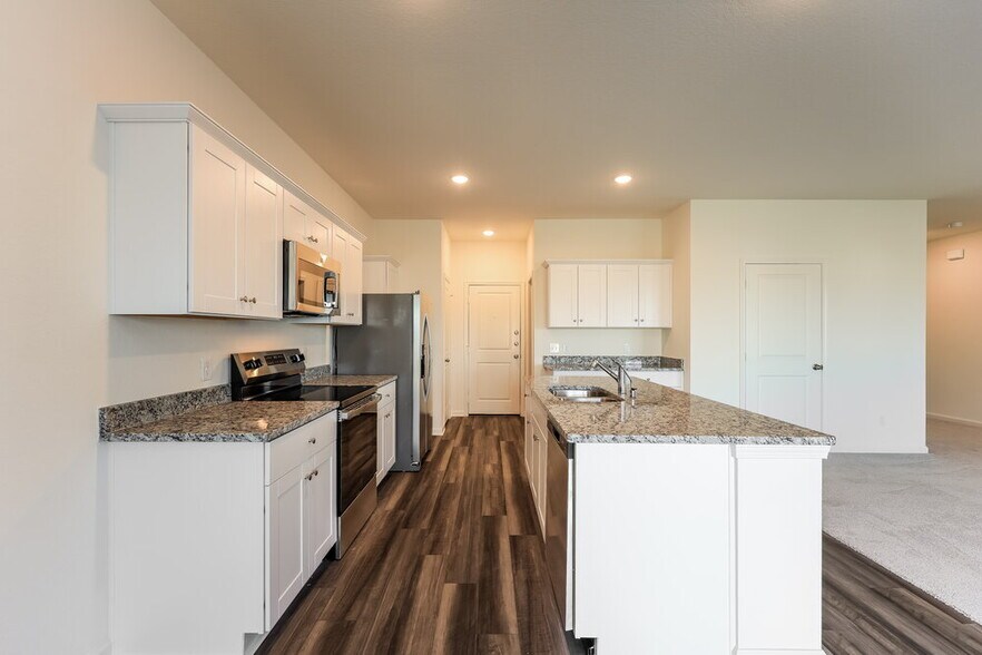 Building Photo - 5733 Texas Palm Dr