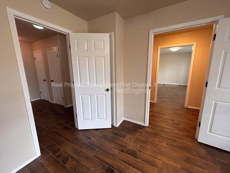 Building Photo - 9200 Rogers Ave