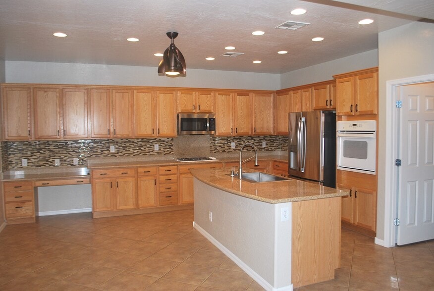 Kitchen with Granite Counters & Stainless Steel Appliances - 6809 Palmetto Pines Ct