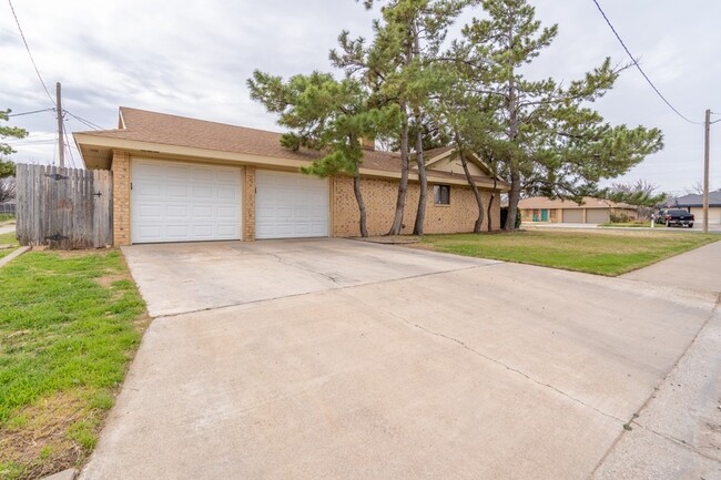 Building Photo - 4721 W Dengar Ave