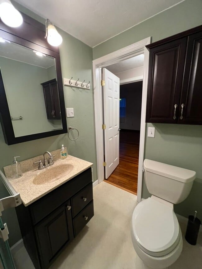 Building Photo - Updated 2 bedroom cutie in Brentwood!