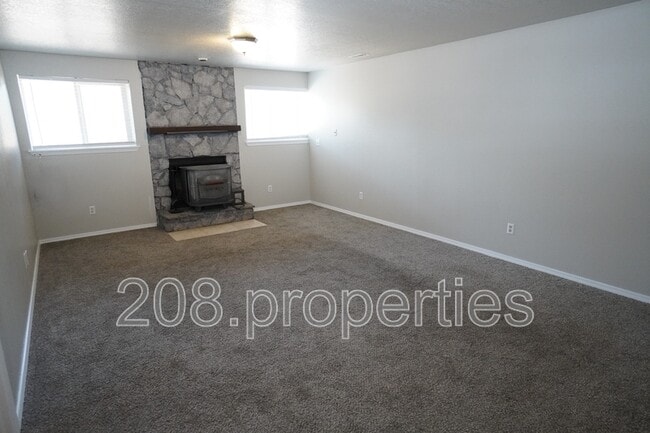 Building Photo - 698 Berwick Dr