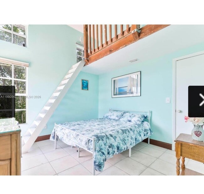 Building Photo - 202 W Canal Dr