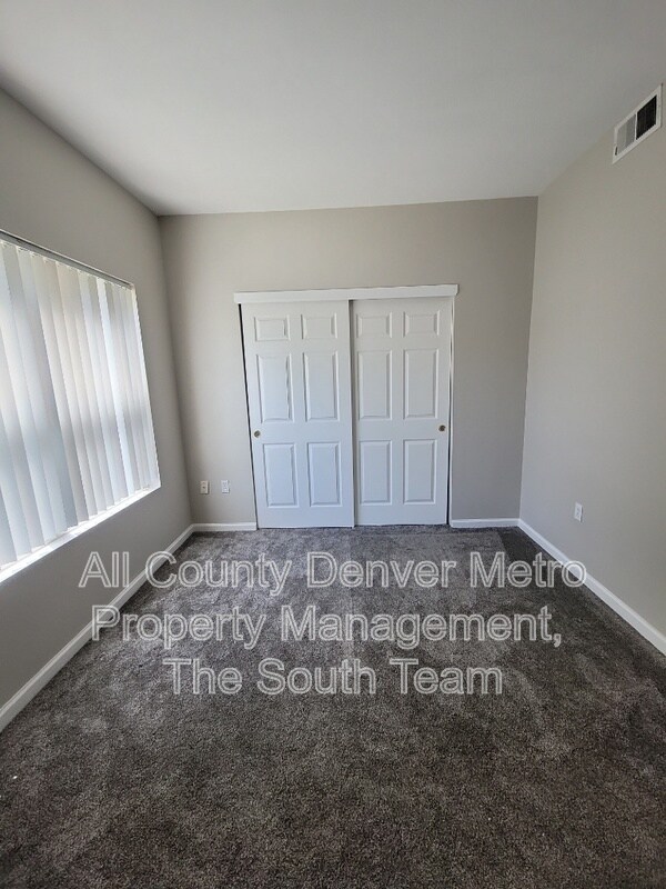 Building Photo - 3235 S Walden Ct