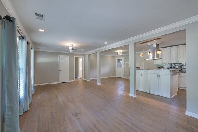 Building Photo - 3665 Las Olas Dr