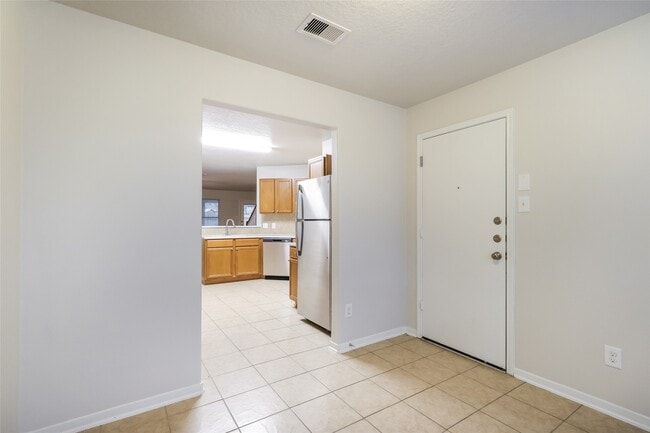 Building Photo - 16700 Foursquare Dr