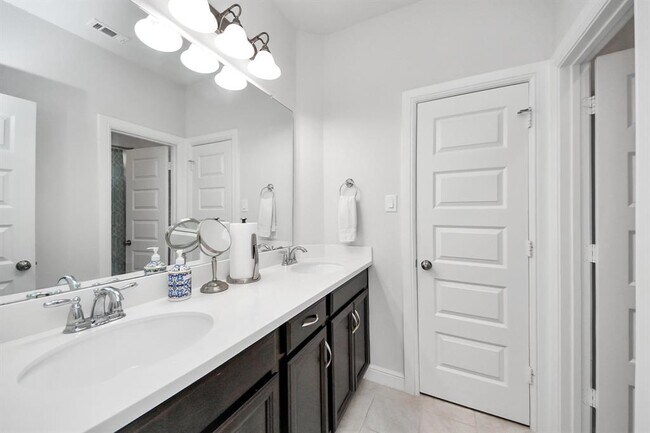 Building Photo - 4834 Avalon Plantation Dr