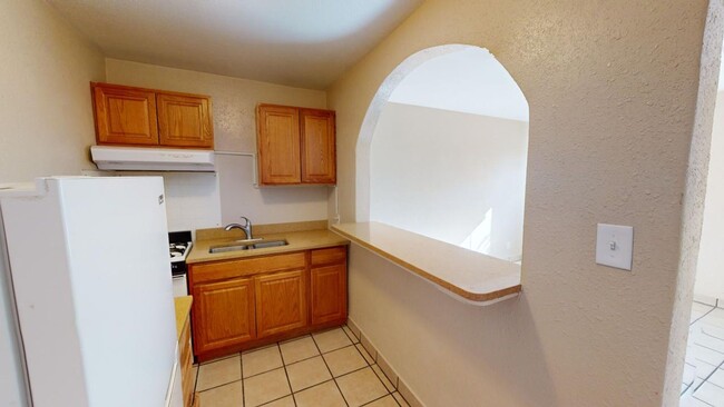 Building Photo - Centrally located 1 Bedroom Santa Fe apart...