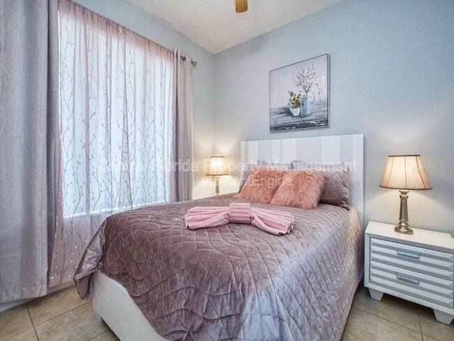 Building Photo - 2937 Sunset Vista Blvd