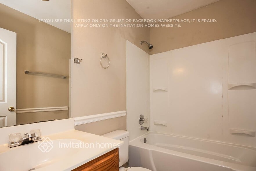 Building Photo - 5733 Shining Oak Ln