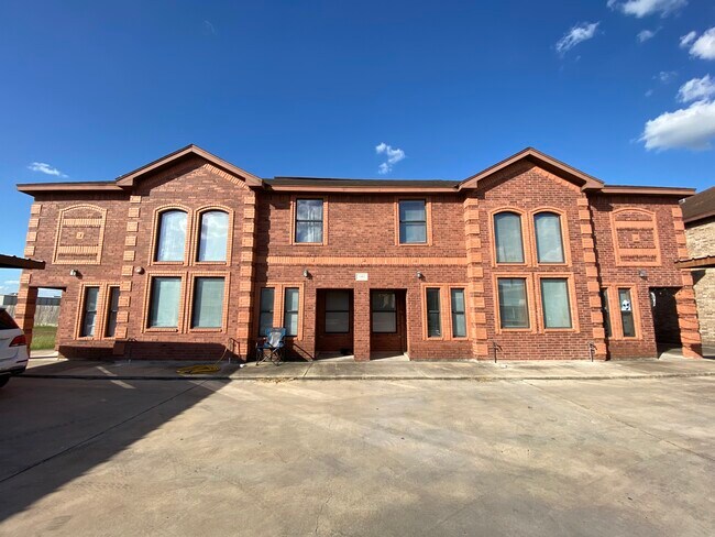 Building Photo - 1306 W Fig Ave