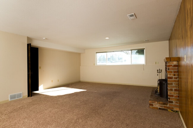 Building Photo - Modern Duplex for rent near Wandermere