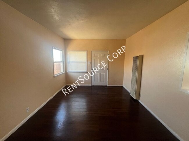 Building Photo - 920 Flora St