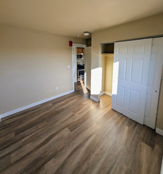 Building Photo - 618 Gambell St