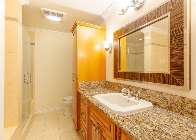 Building Photo - Stunning 2 Bed | 2 Bath Luxury Condo with ...
