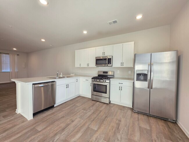 Building Photo - 426 Creekbed Cir