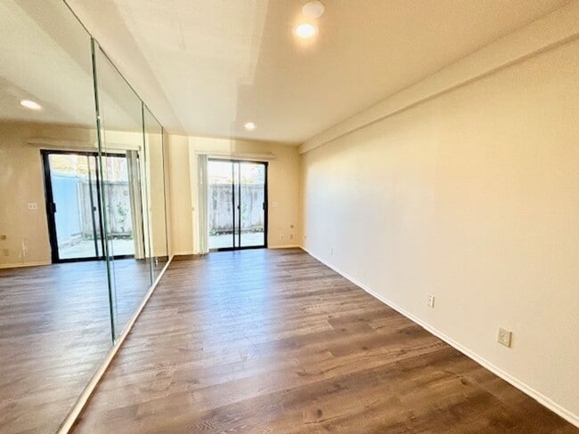 Building Photo - 316 Ocean Dr