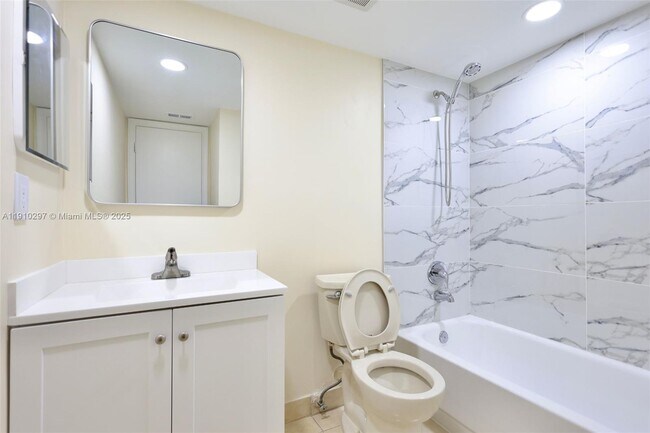 Building Photo - 10016 Twin Lakes Dr