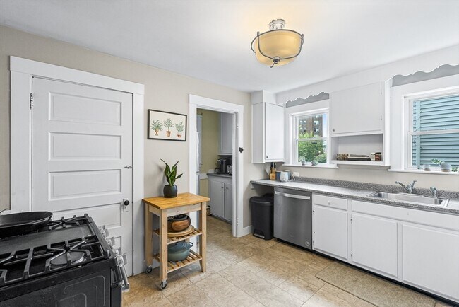 Building Photo - 31 E Foster St