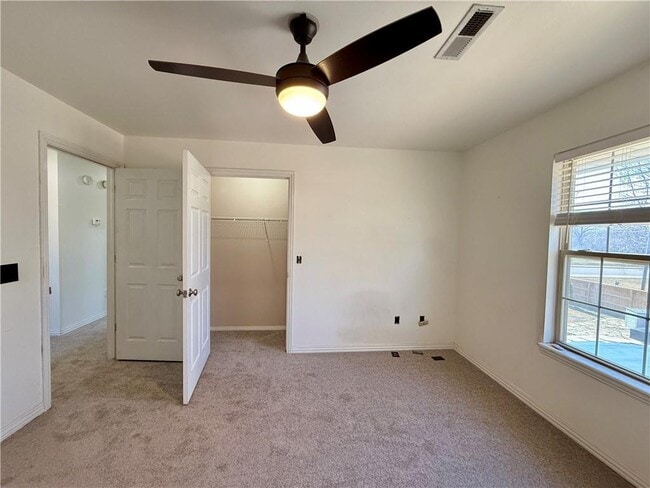 Building Photo - 101 Fox Glove Ln