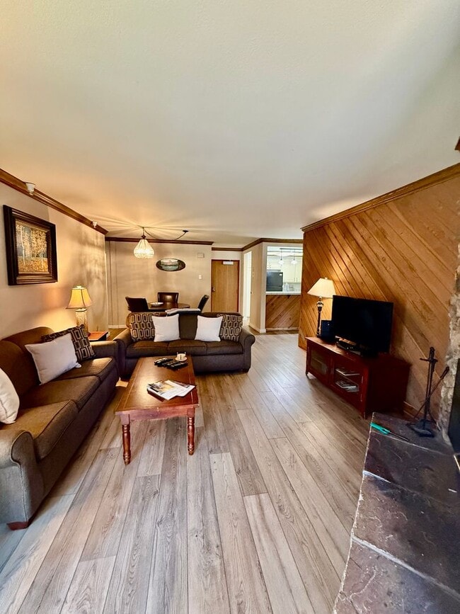 Building Photo - FOR RENT – Aspen Creek Condo in Mammoth Lakes