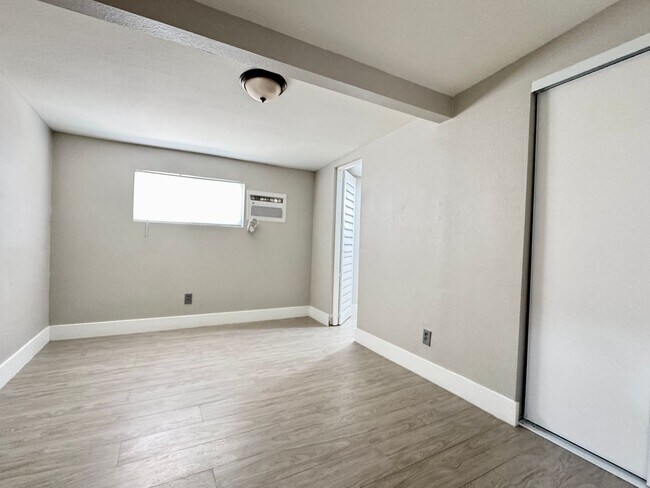 Building Photo - 1724 Izabella Ave